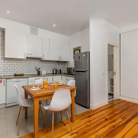 Vintage-chic In The Center, Chiado