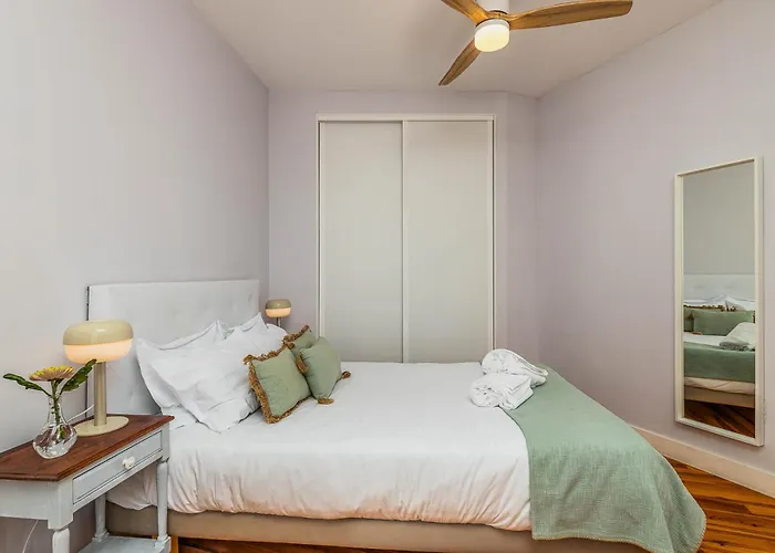 Vintage-chic In The Center, Chiado * Lisbona