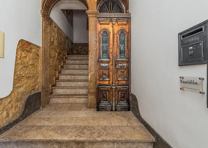 Vintage-chic In The Center, Chiado * Lisbona