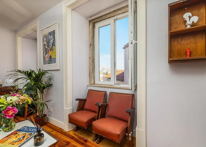 Vintage-chic In The Center, Chiado