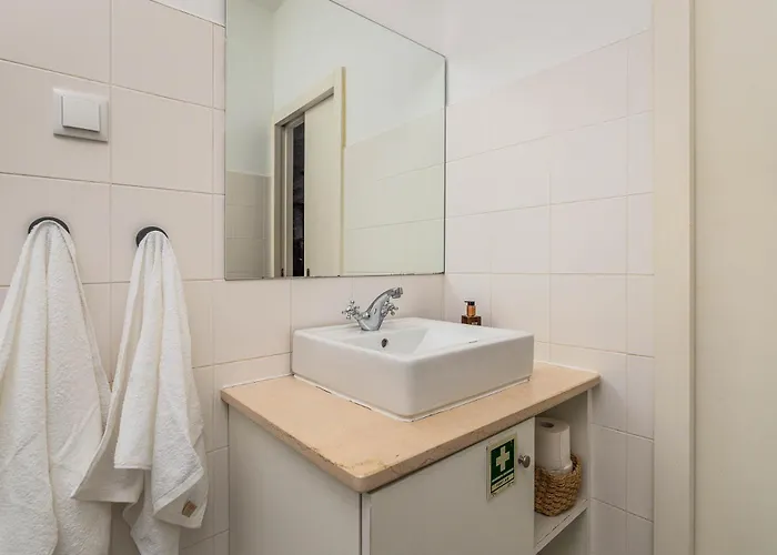 Vintage-chic In The Center, Chiado * Lisboa