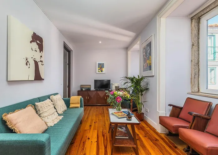Apartment Vintage-chic In The Center, Chiado Lisbon