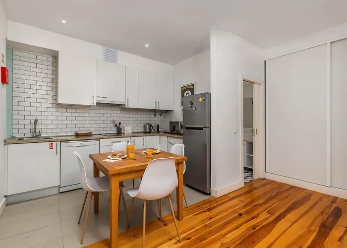 Vintage-chic In The Center, Chiado