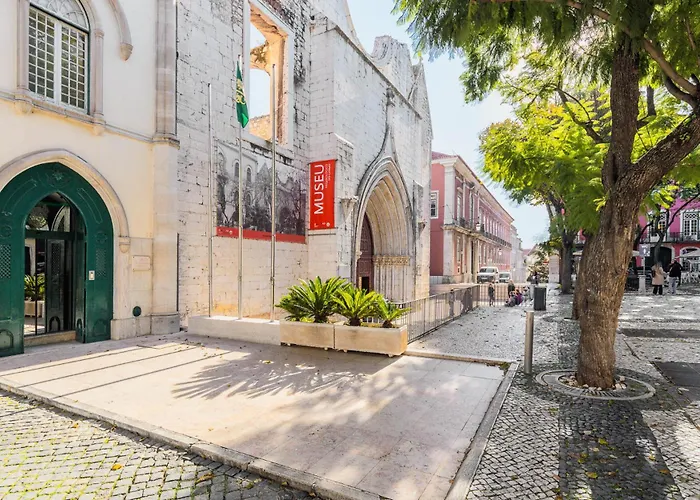 Vintage-chic In The Center, Chiado * Lizbona