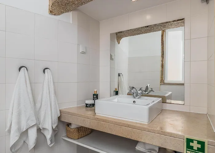 Vintage-chic In The Center, Chiado * Lizbona